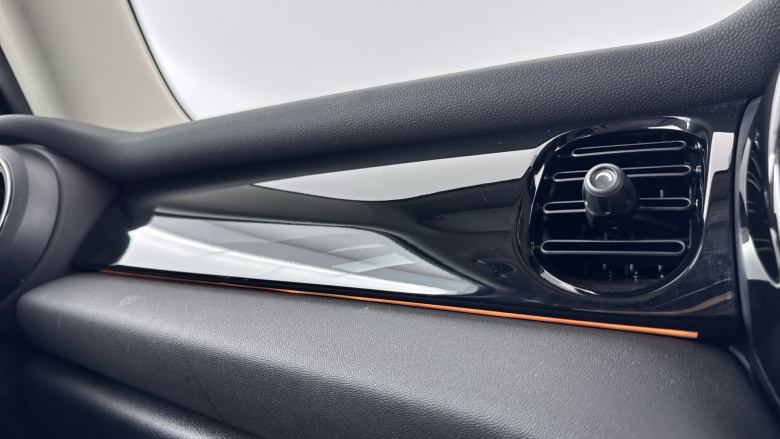 MINI Hatchback 1.5 Cooper Classic 3dr Auto Petrol Hatchback